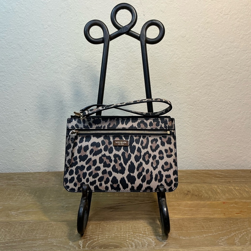 kate spade New York Shore Street Tinie Leopard Wristlet
